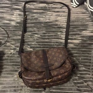 Louis Vuitton Samur medium cross body